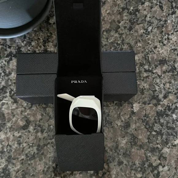Brand new Prada PR 17WS White Sunglasses - Picture 4 of 5